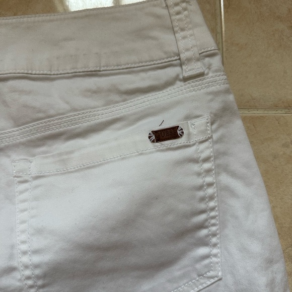 Low rise white Guess short - Picture 5 of 8